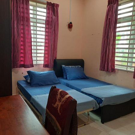 Iqbalina Homestay 2 Kemaman Chukai Ngoại thất bức ảnh