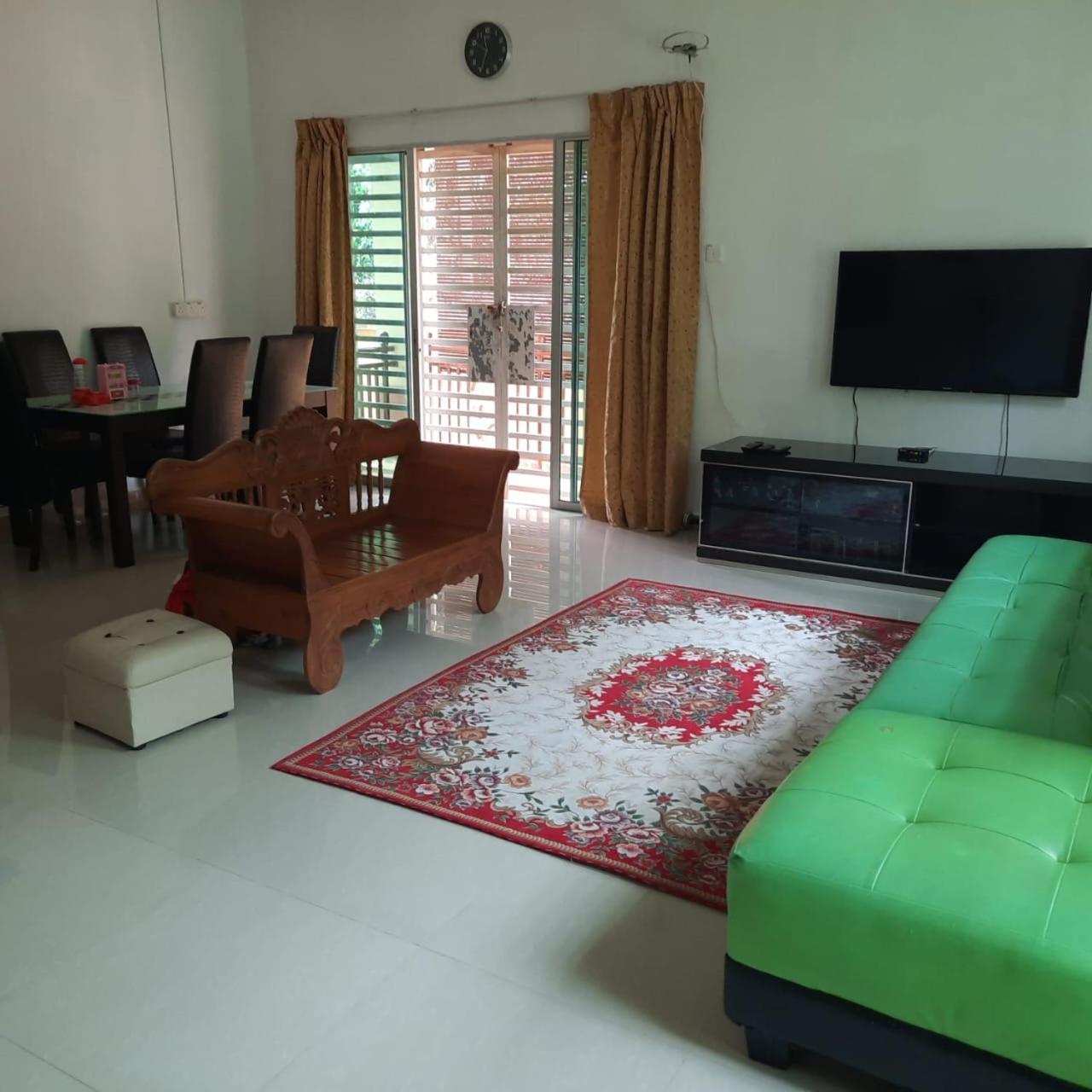 Iqbalina Homestay 2 Kemaman Chukai Ngoại thất bức ảnh